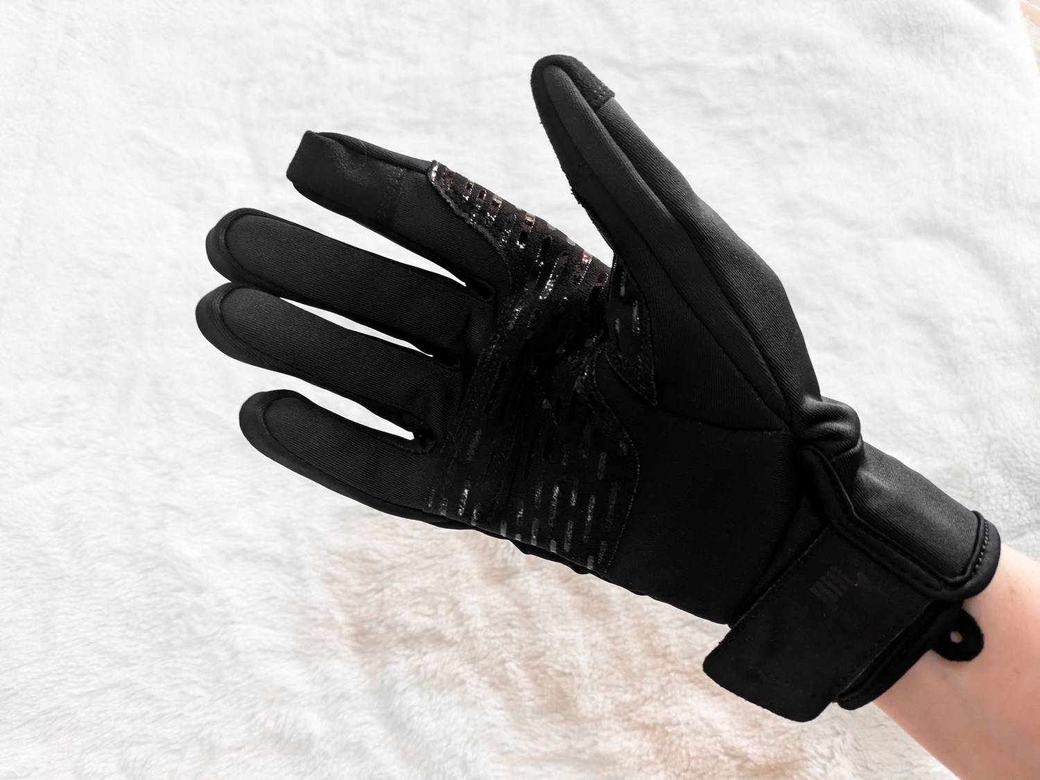 Roeckl Review - hand wearing glove